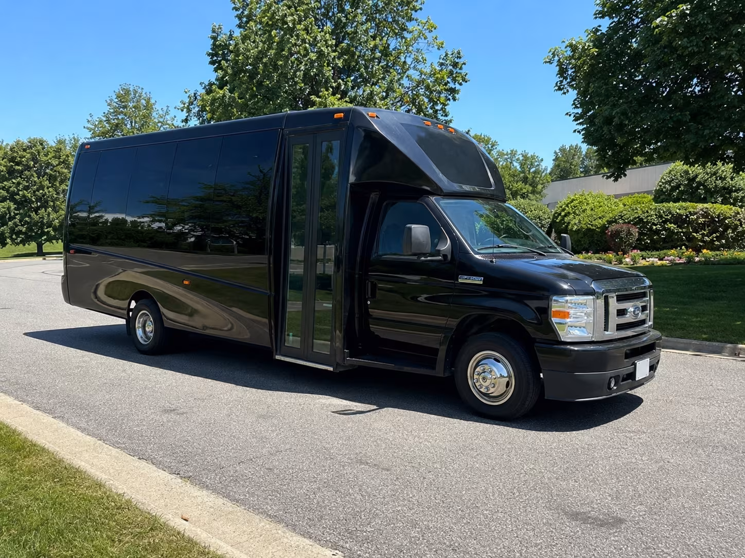 affordable milwaukee prom party bus prices split across your group