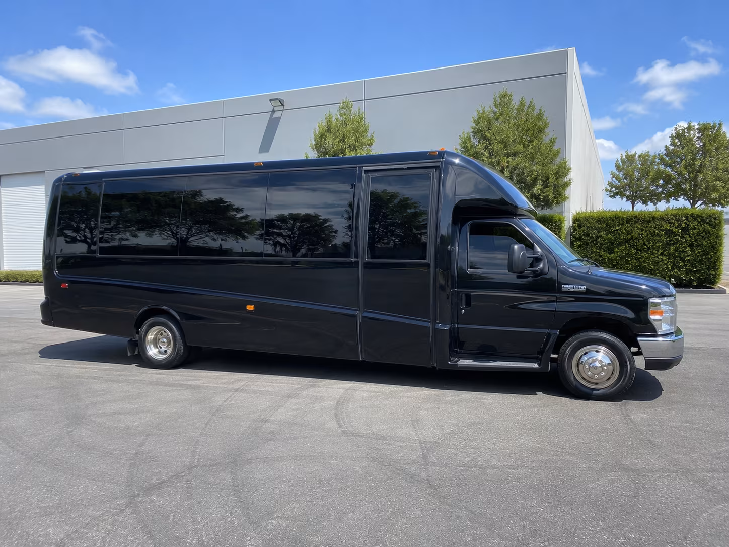 bachelor and bachelorette party buses in milwaukee