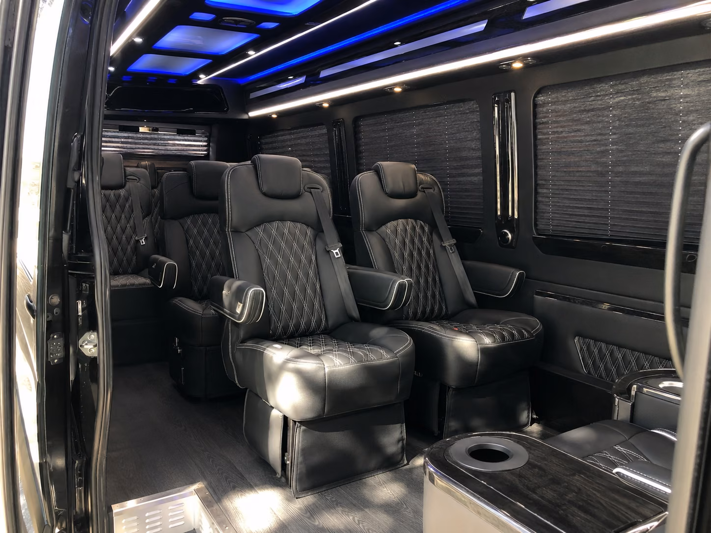 milwaukee airport shuttle bus rentals for private groups