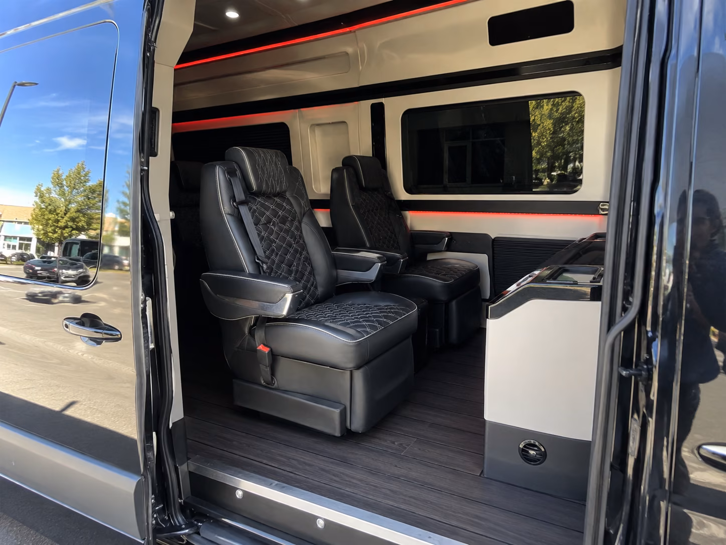 milwaukee bus rentals for wisconsin road trips and indiana travel