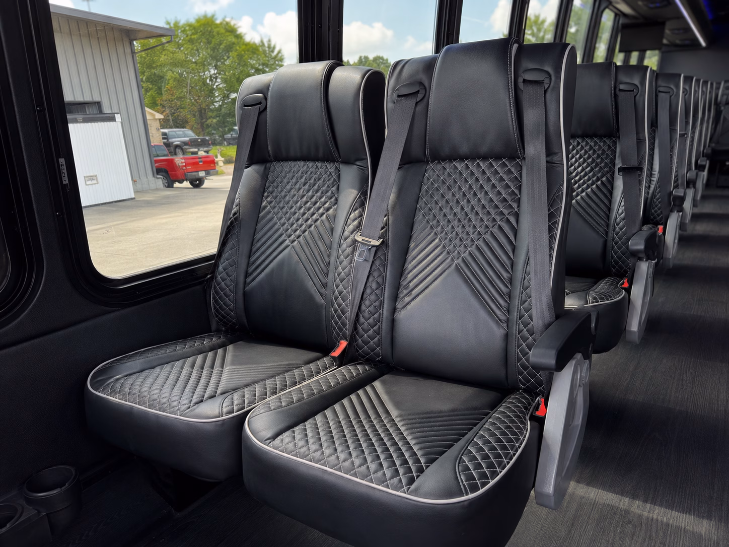 milwaukee charter bus services