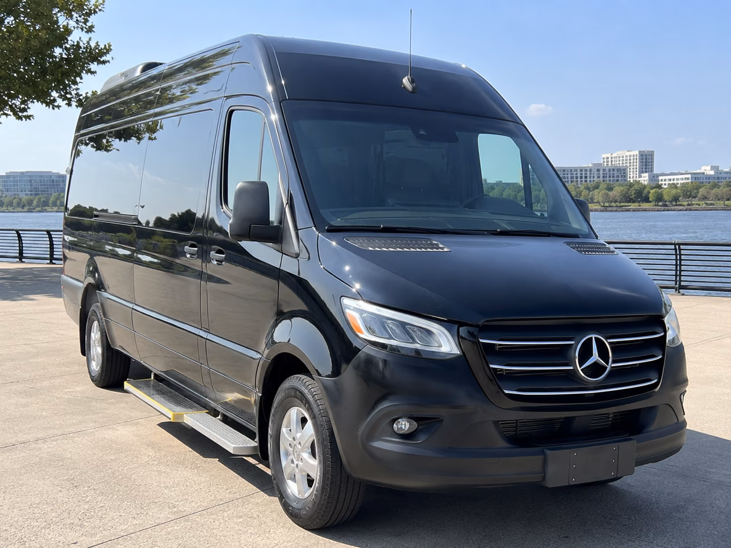 milwaukee government meeting and conference shuttles