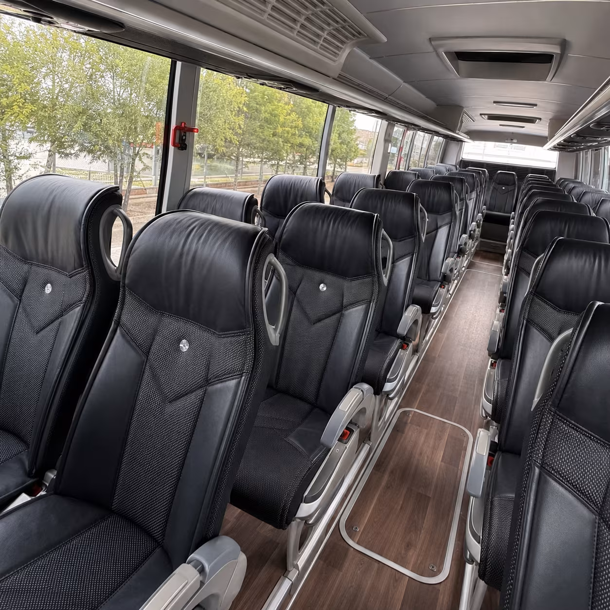 private charter buses for layovers in milwaukee