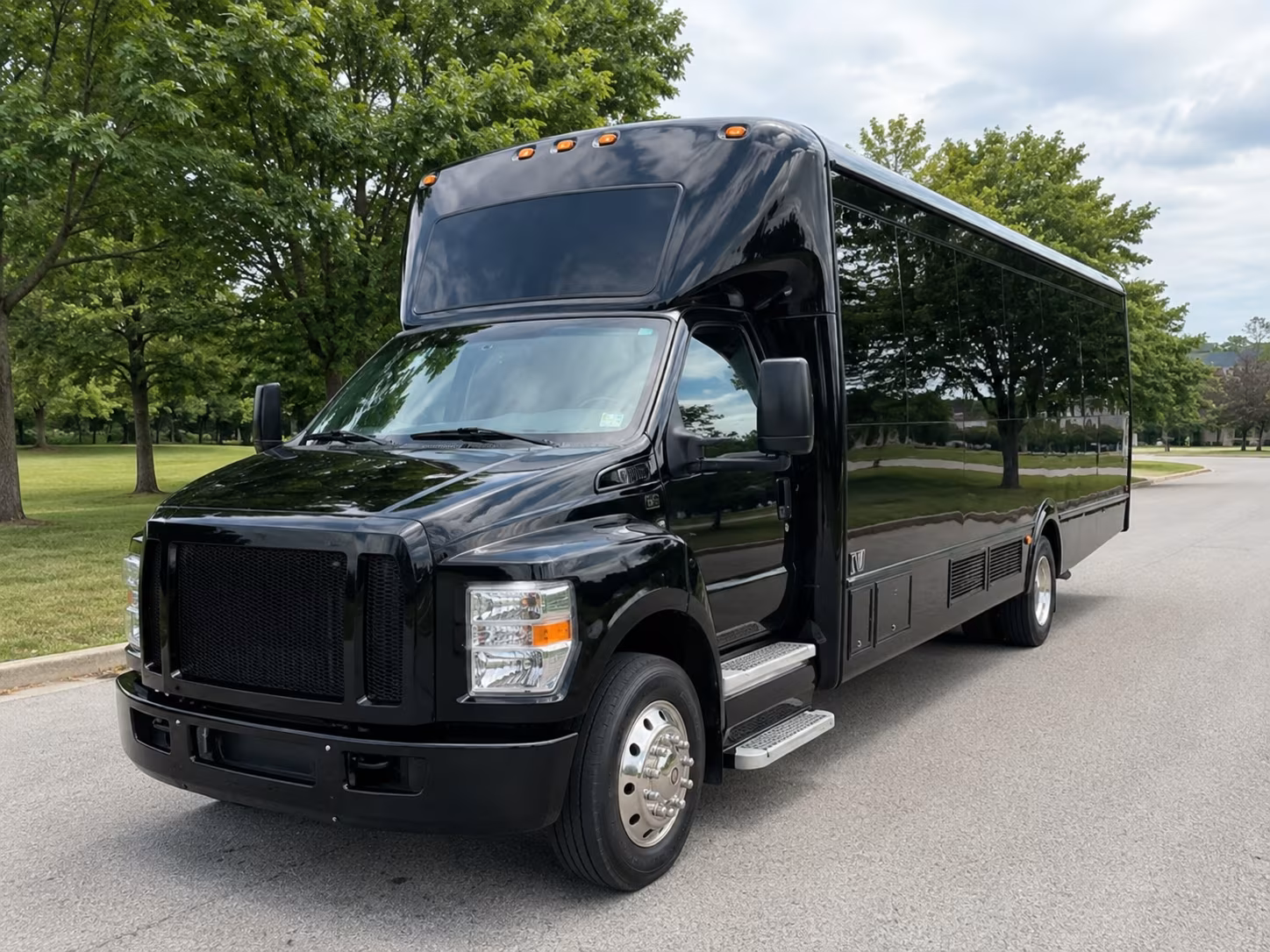 rent a milwaukee prom party bus or charter bus today