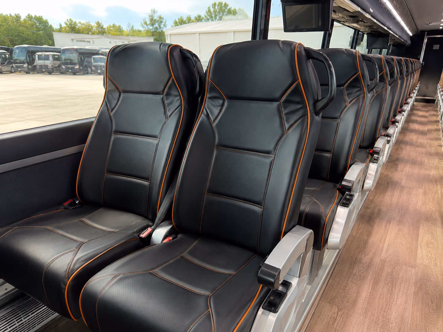 shuttle services for airline crews and airport staff in milwaukee