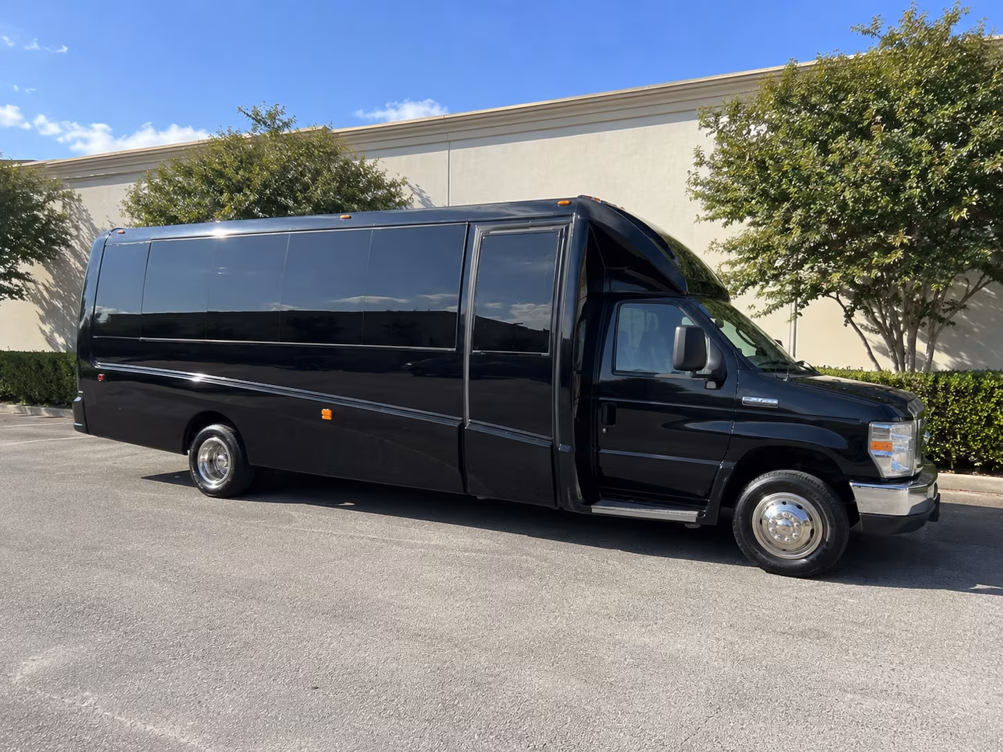shuttle to milwaukee mitchell international airport